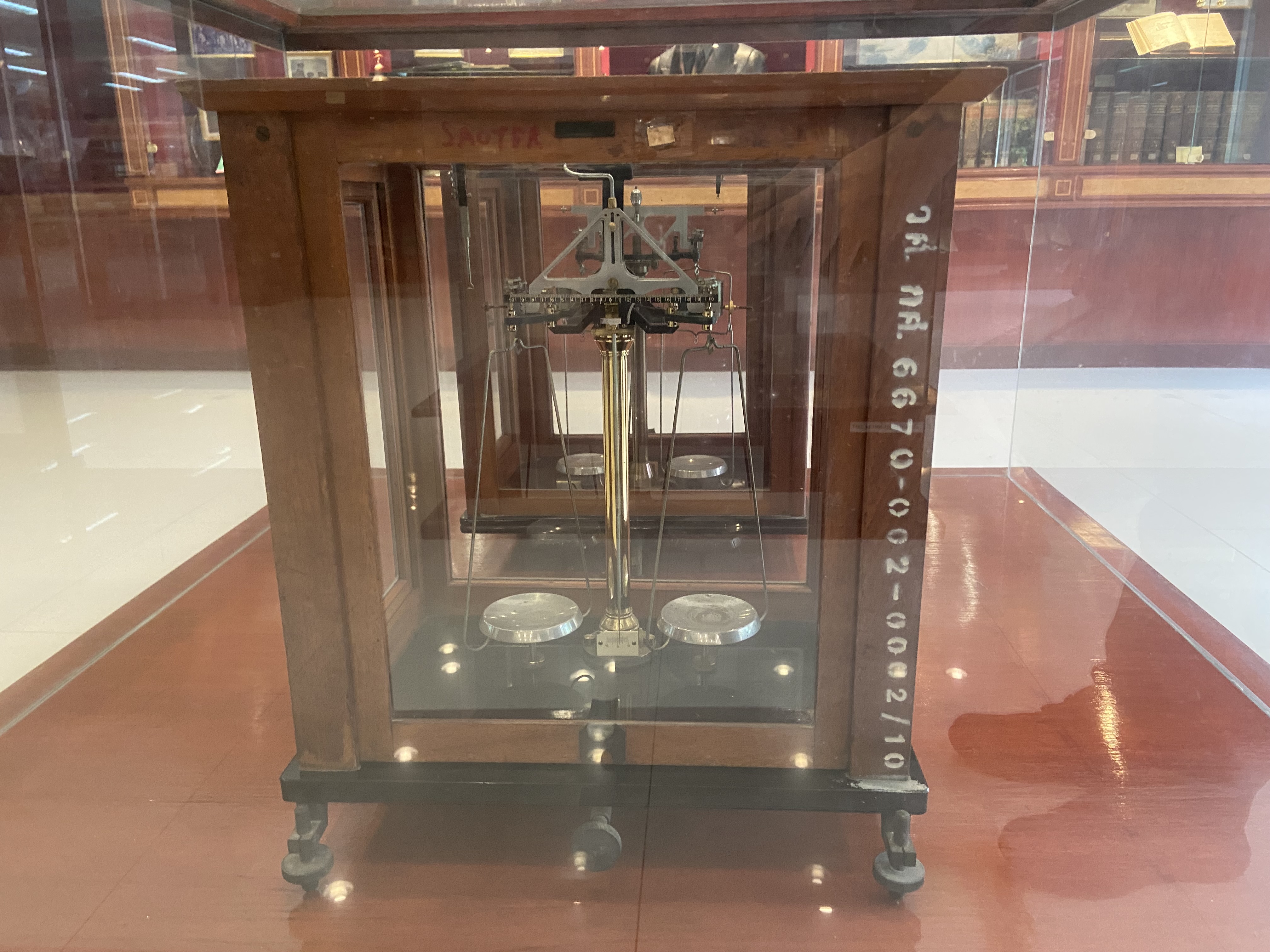 เครื่องชั่ง August Sauter